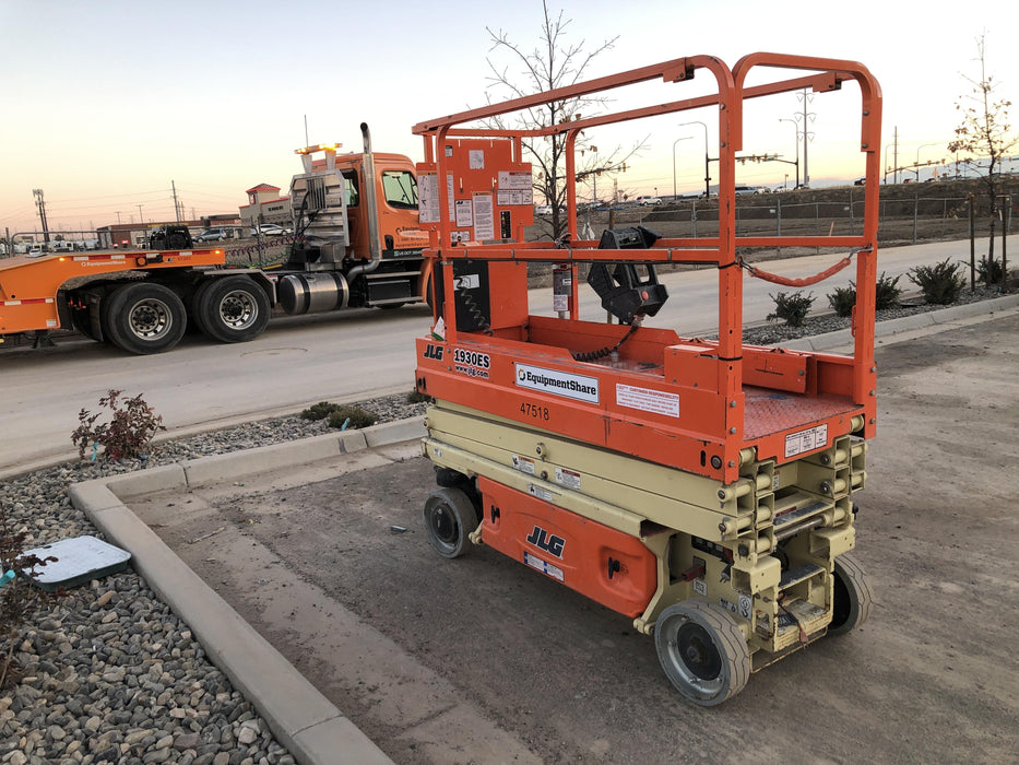 2016 JLG 1930ES Standard Options
