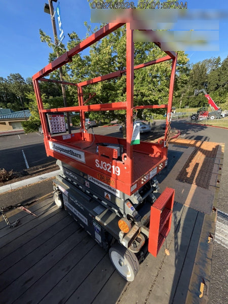 2020 Skyjack SJIII-3219 Solid NM Tires, Half height spring hinged entry gate, Dual Beacons, 800W Inverter