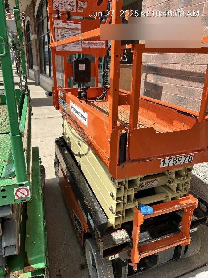 2021 JLG ES1932