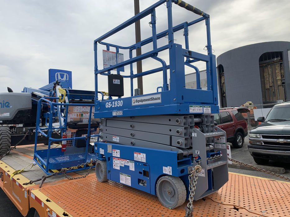 2020 Genie GS-1930 Solid Non Marking Tires, Beacon, Folding rails with half height swing gate, 800W Inverter