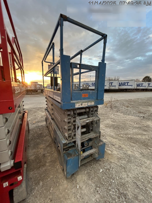 2016 Genie GS-3232 32' Narrow Scissor Lift