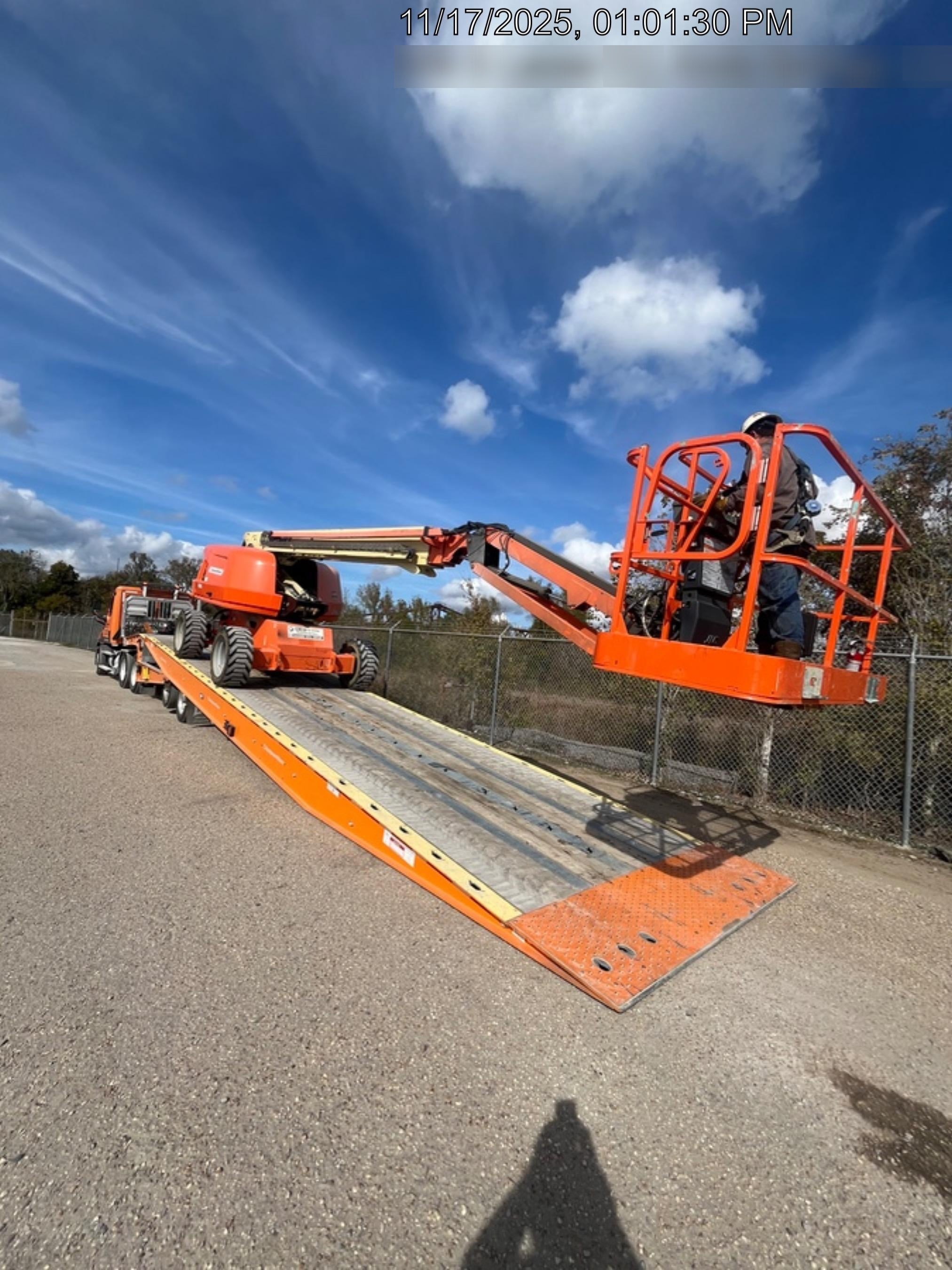 2019 JLG 660SJ