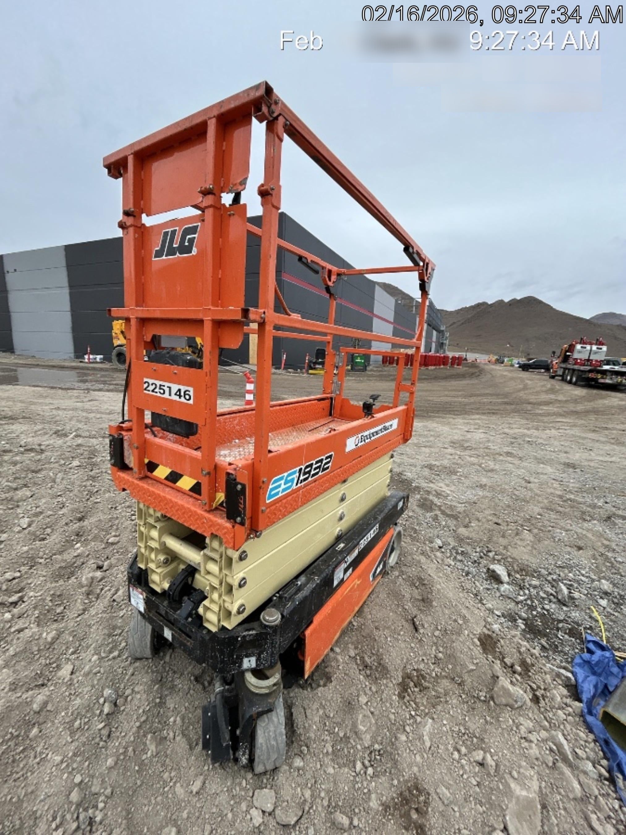 2022 JLG ES1932