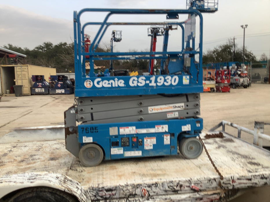 2017 Genie GS-1930 Genie GS-1930 Lift w/Fixed Rail and Chain Entry
