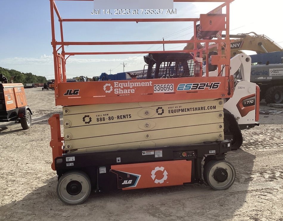 2023 JLG ES3246