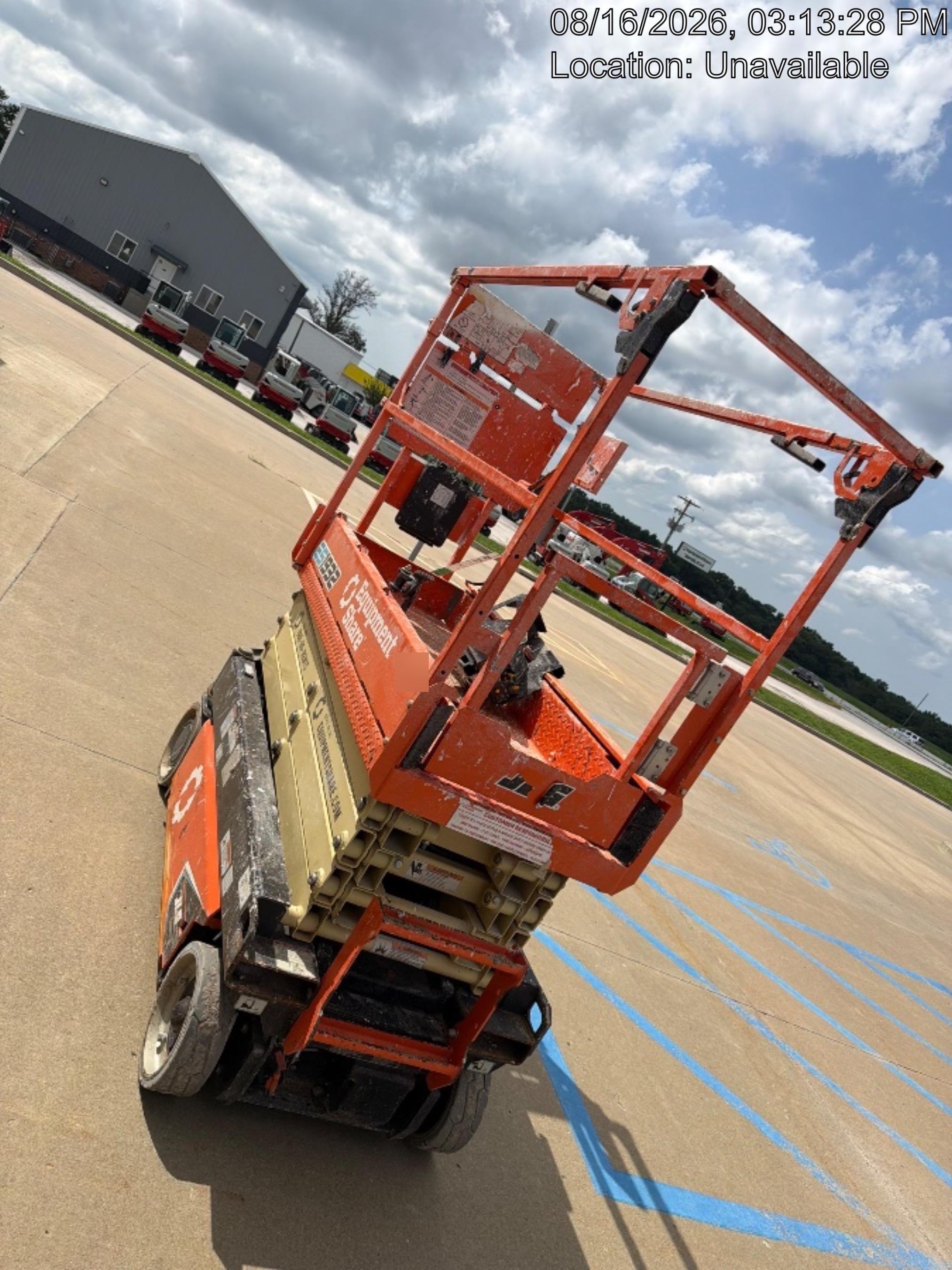 2023 JLG ES1932