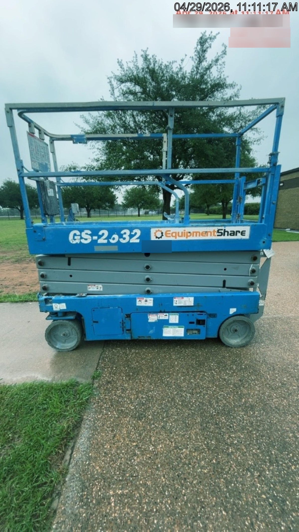2019 Genie GS-2632 Folding rails with half height swing gate