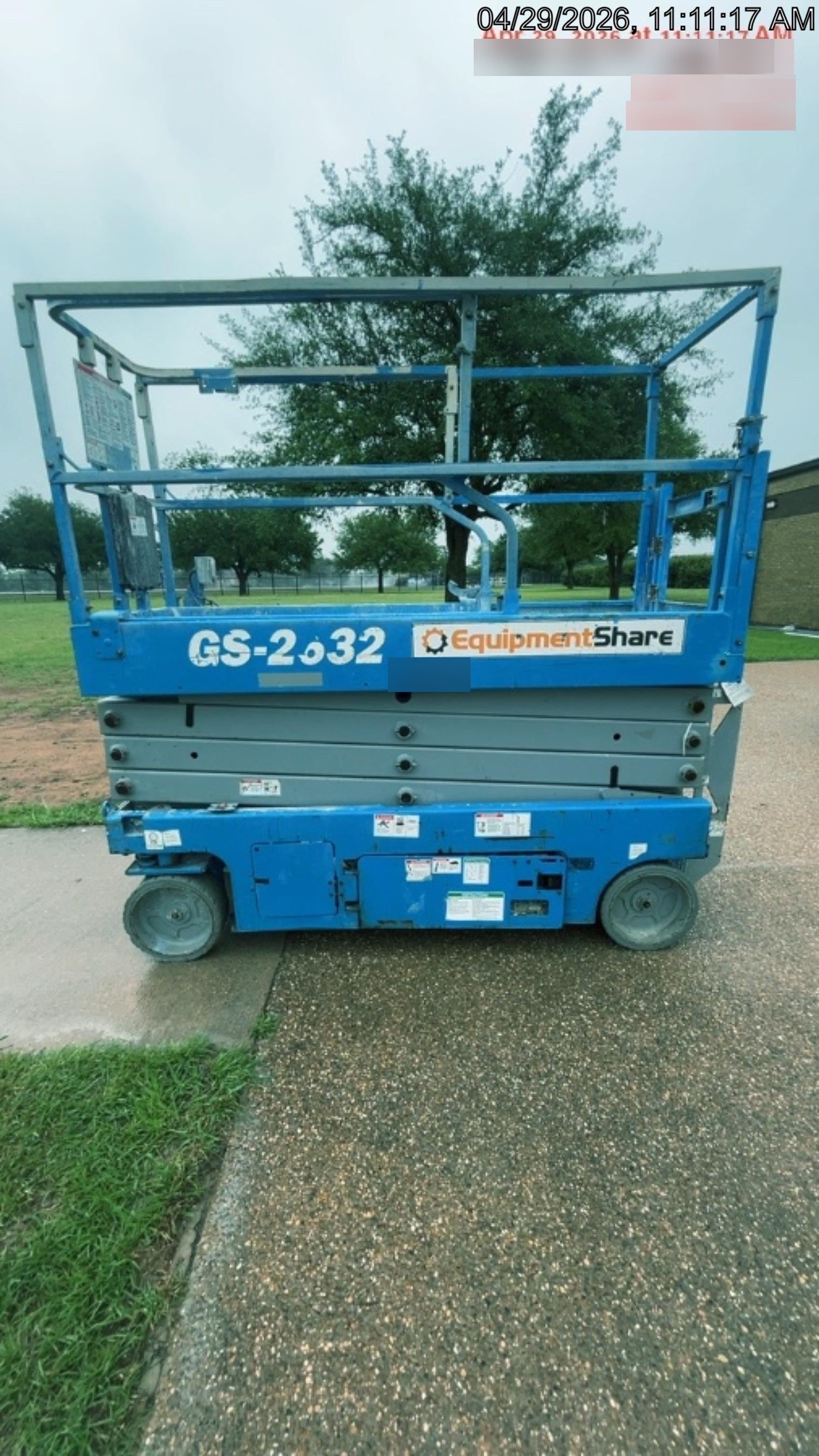 2019 Genie GS-2632 Folding rails with half height swing gate