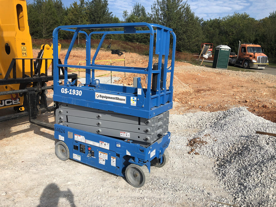 2019 Genie GS-1930 Fixed rails with chain Entry