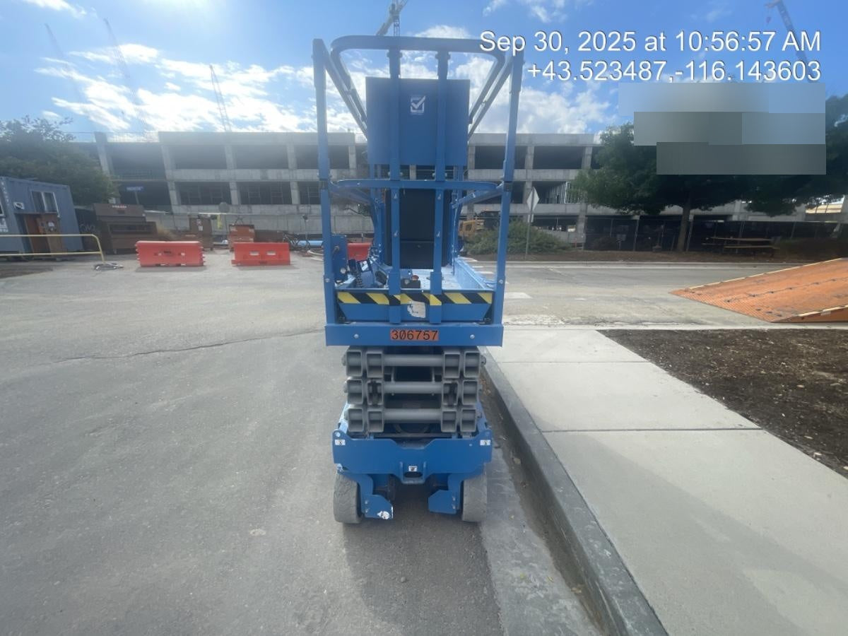 2023 GENIE GS-2632
