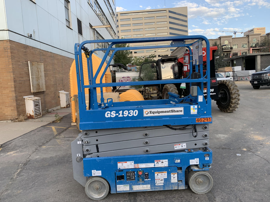 2019 Genie GS-1930 Fixed rails with chain Entry