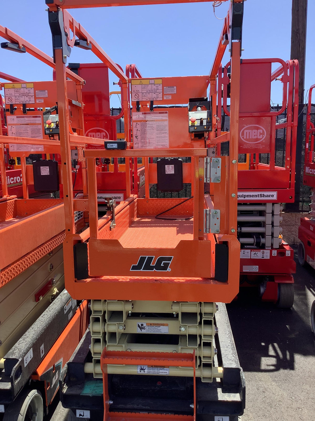 2022 JLG ES1932