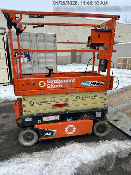 2022 JLG ES1932