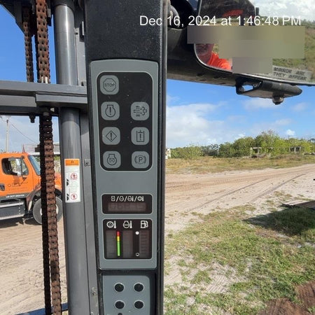 2023 CASE 588H