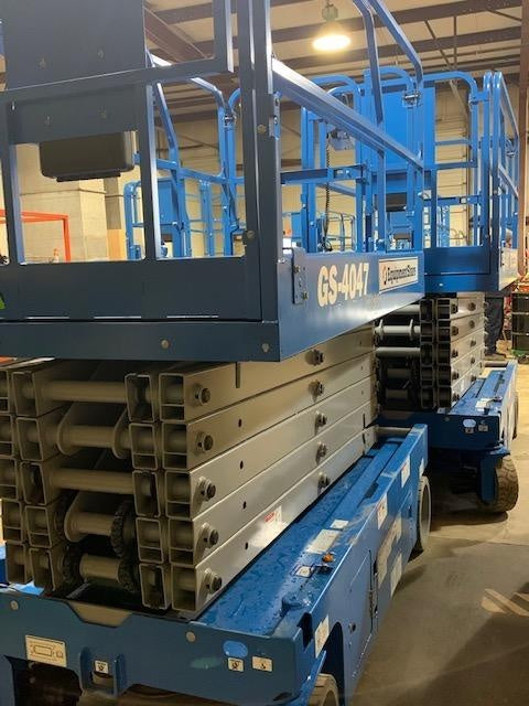 2019 Genie GS-4047 Folding rails with half height swing gate