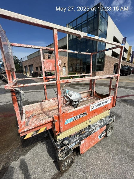 2021 JLG ES1330L