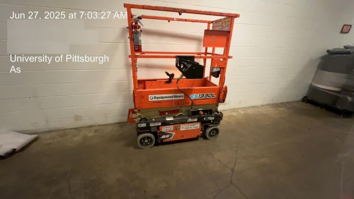 2021 JLG ES1330L