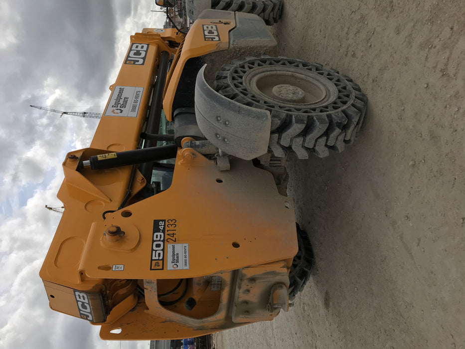 2019 JCB 509-42 JCB 509-42 Enclosed Cab, 74 HP, Solid Tires, Worklights, Beacon, Aux Hydraulics, Lifting Eye w/60" Carriage/60" Forks