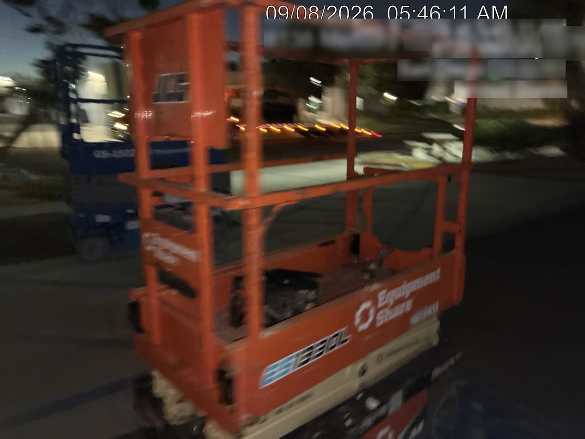 2021 JLG ES1330L