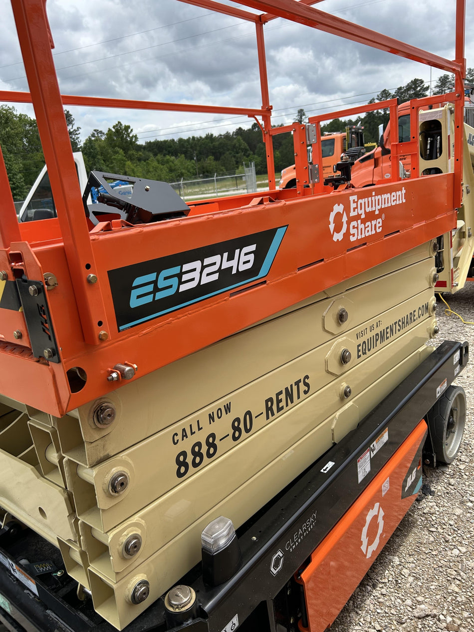2025 JLG ES3246