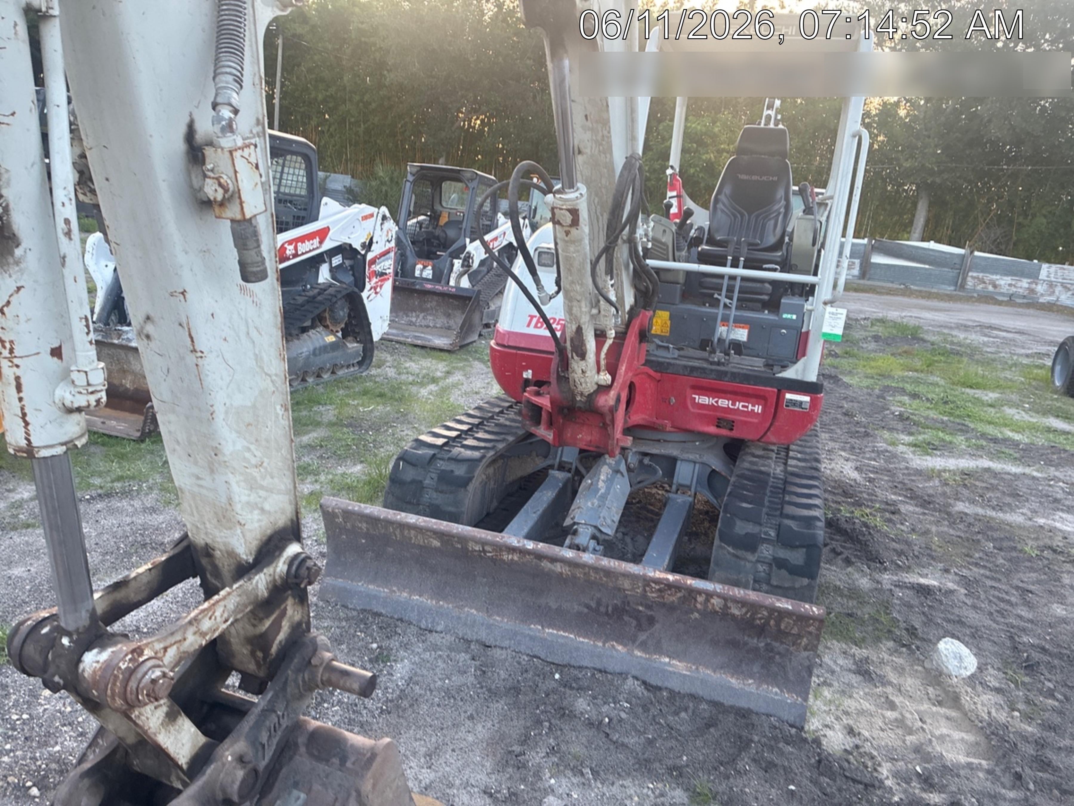 2023 TAKEUCHI TB250-2R