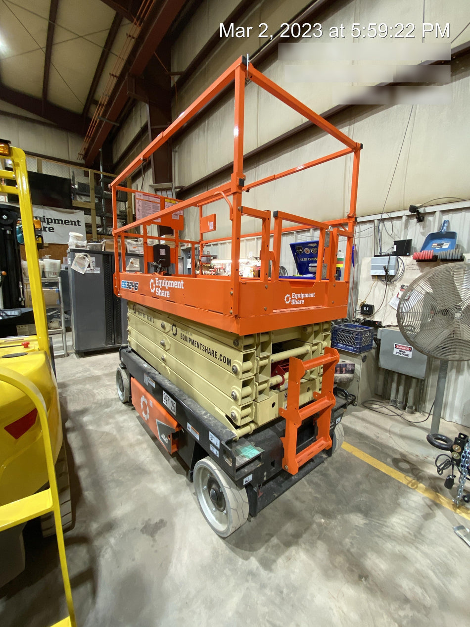2023 JLG ES3246