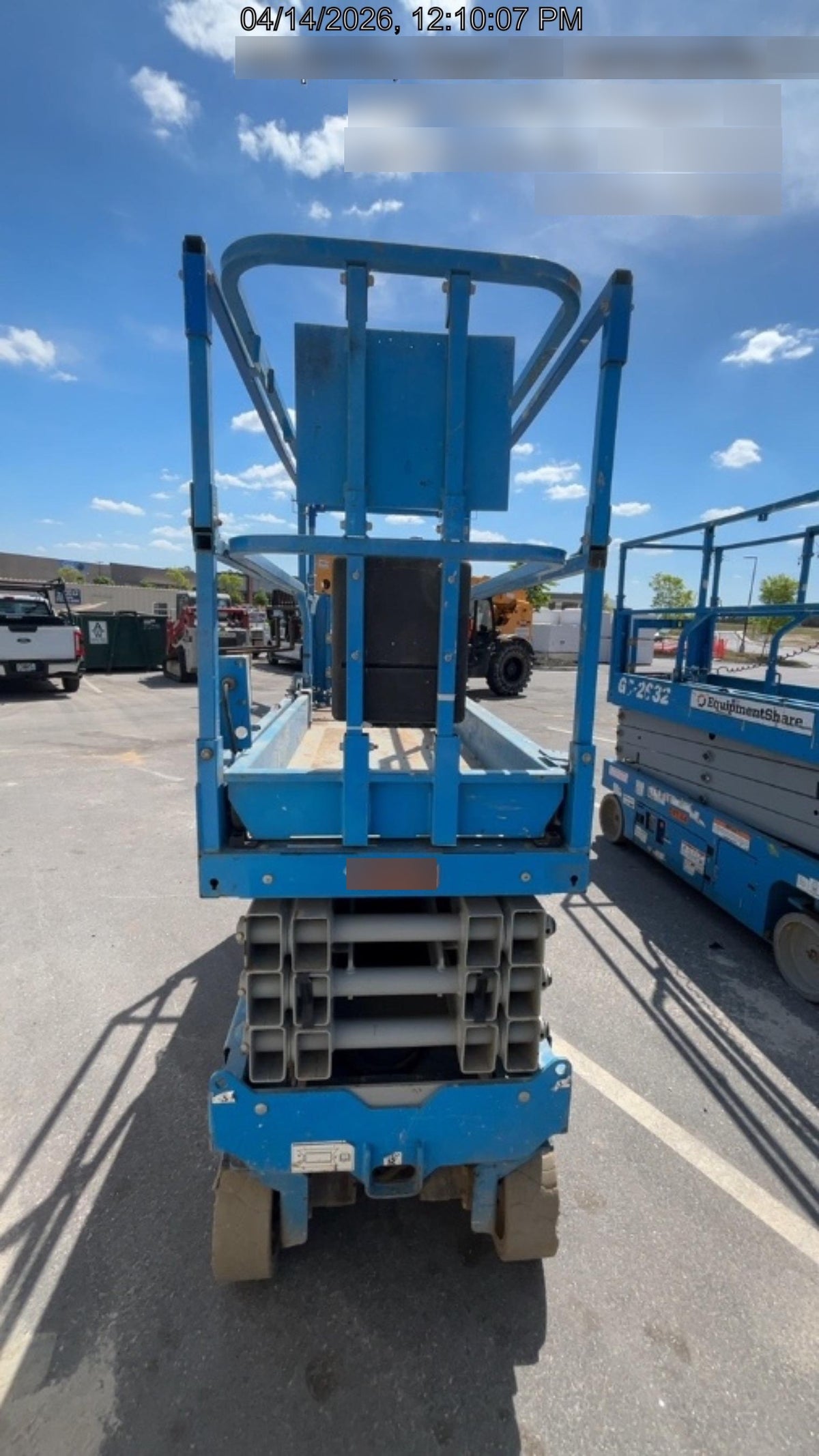2019 Genie GS-2632 Folding rails with half height swing gate