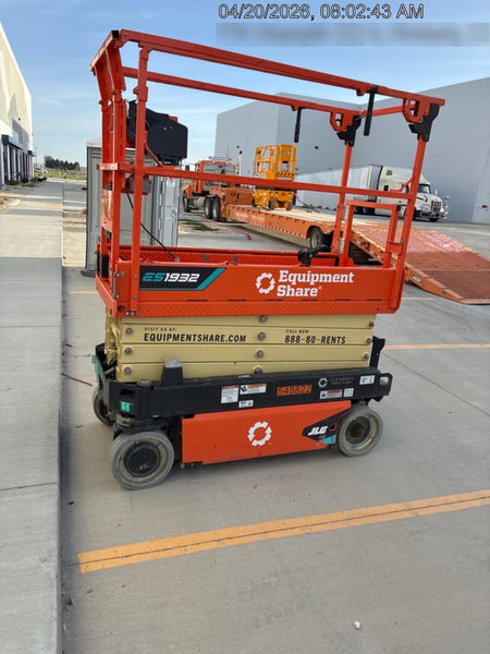 2025 JLG ES1932