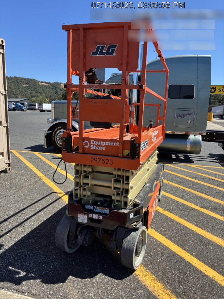 2023 JLG ES2632