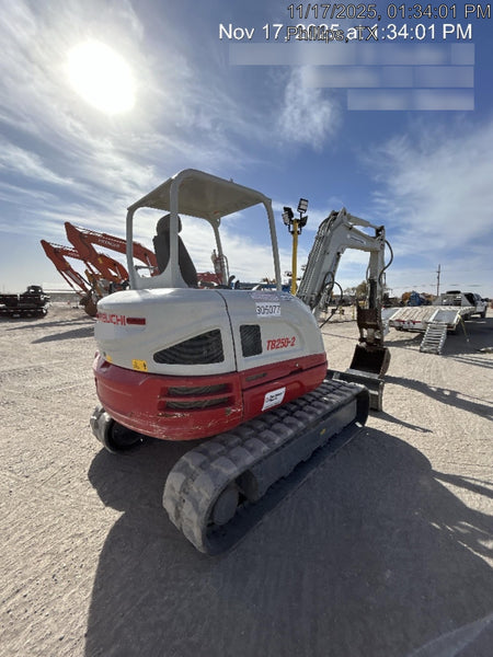 2023 TAKEUCHI TB250-2R