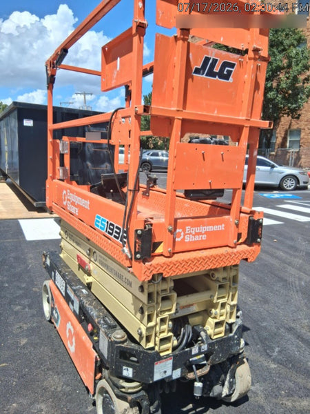 2023 JLG ES1932