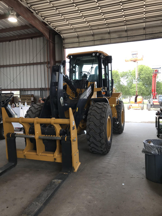 2019 John Deere 524L Cab/Heat/AIR, 3rd Function Hydraulics, Hydraulic JRB QC 2.75 Yd. Bucket, 60" Carriage/72" Forks