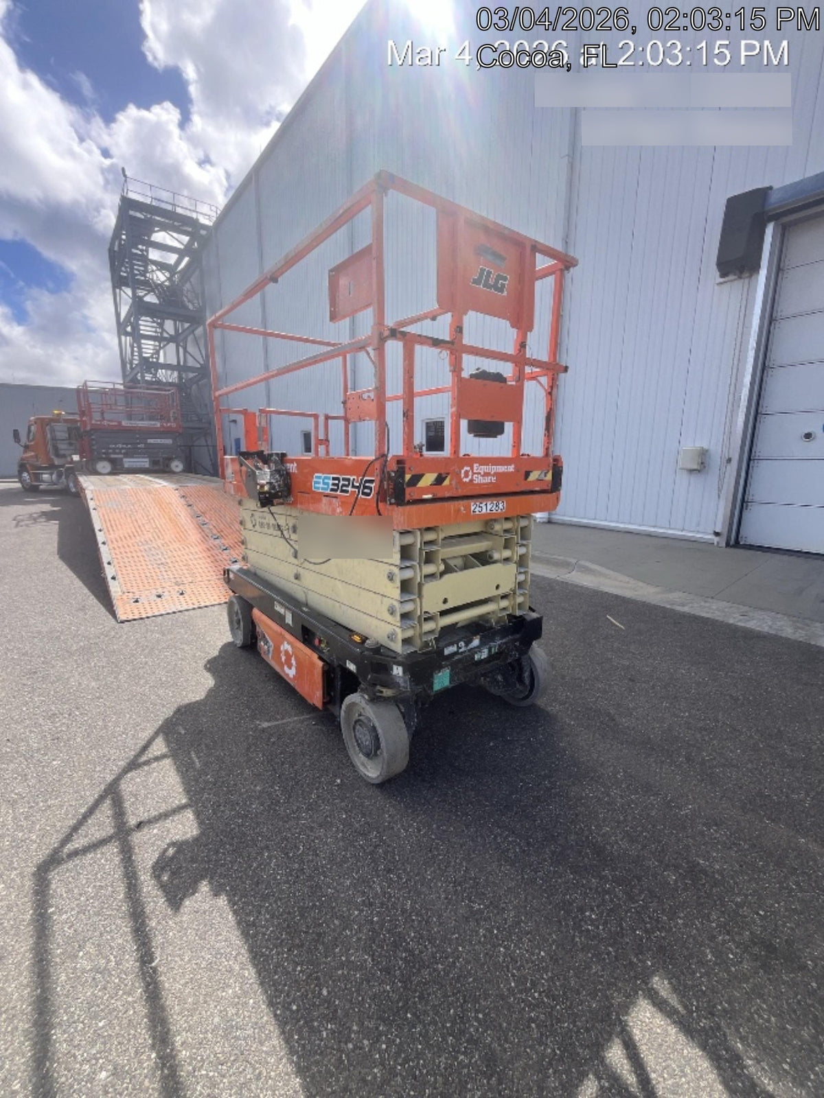 2022 JLG ES3246