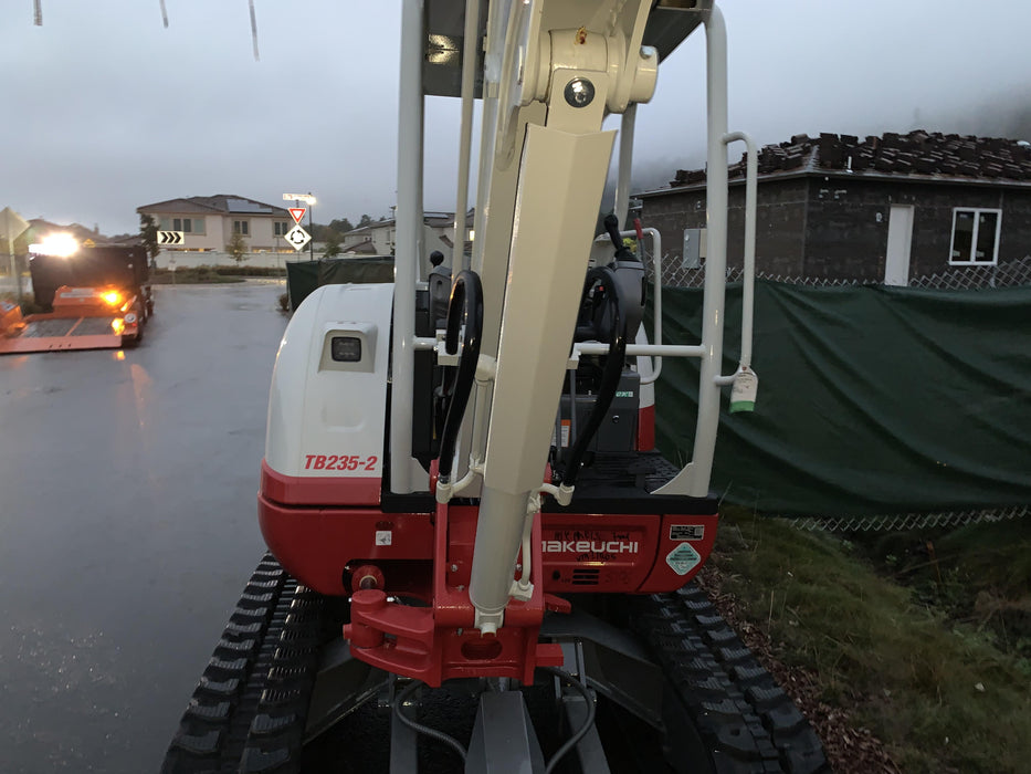 2021 TAKEUCHI TB235-2R