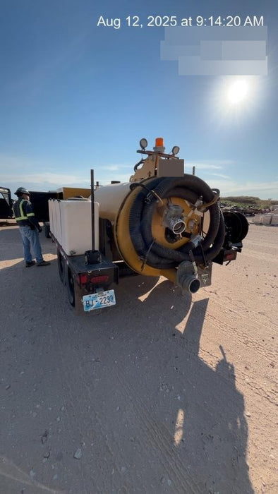 2022 Vac-Tron LP573XDT T4 Koehler Diesel Engine, 500 Gallon Debris Tank, x2 100 Gallon Water Tanks