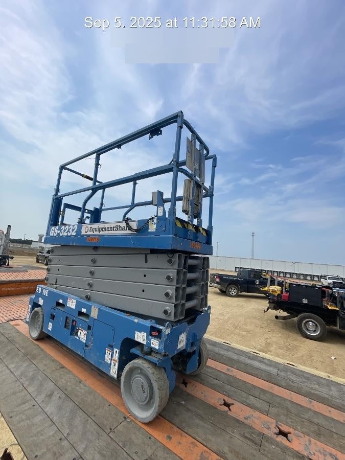 2023 GENIE GS-3232