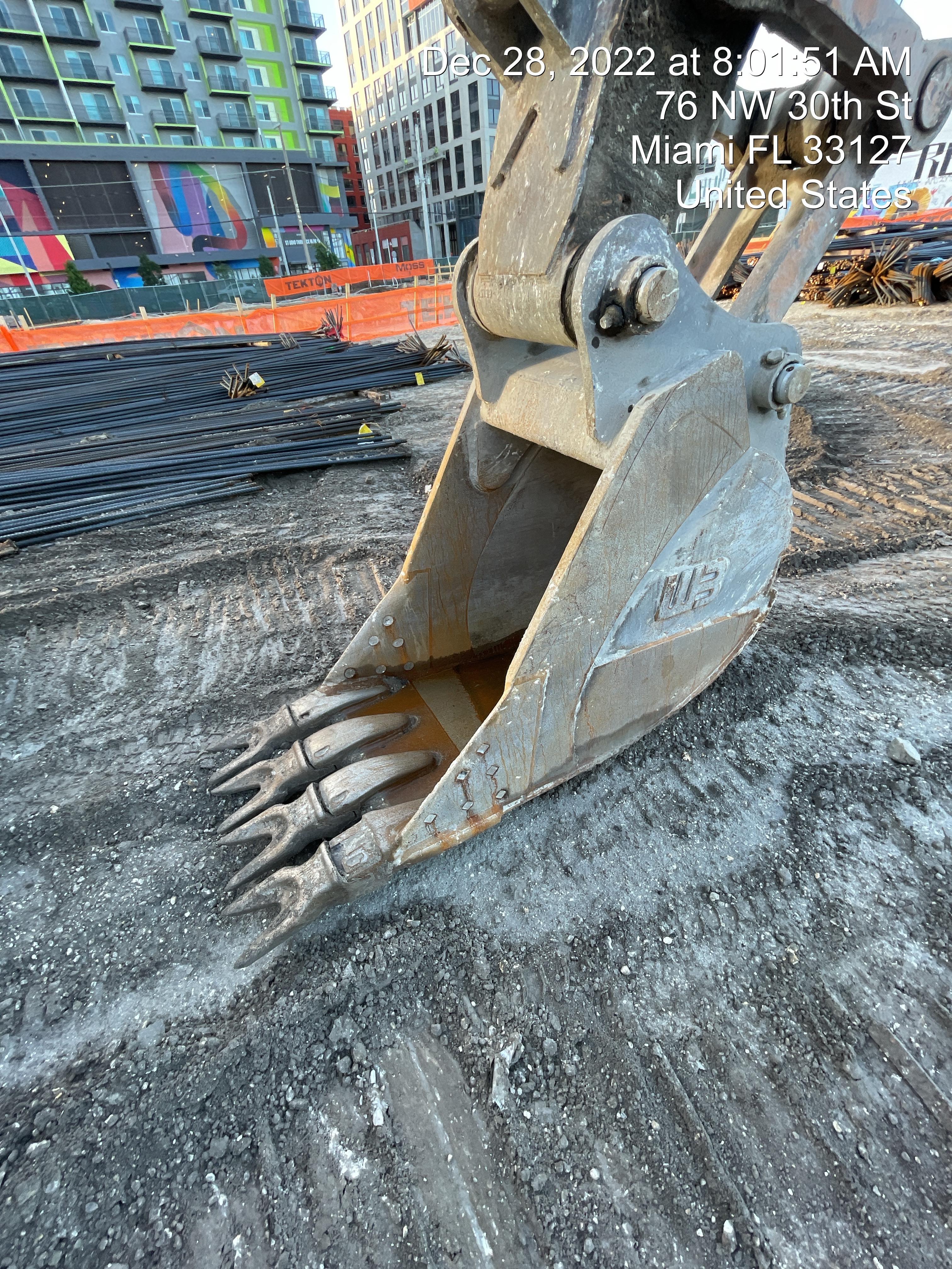 2014 WERK-BRAU 30" HD Bucket - Werk-Brau