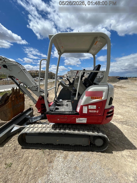 2023 TAKEUCHI TB235-2R