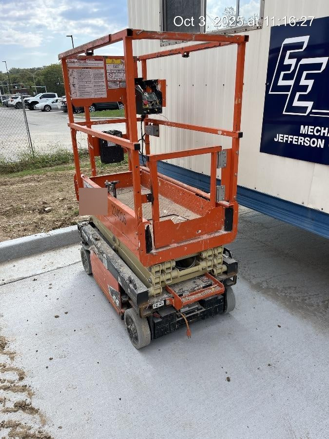 2022 JLG ES1330L