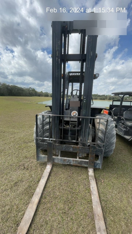 2023 CASE 588H