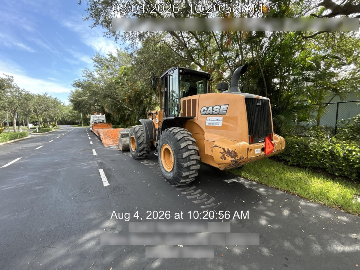 2016 Case 821F CLOSED CAB, JRB 418 STYLE HYD COUPLER
