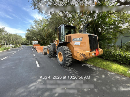 2016 Case 821F CLOSED CAB, JRB 418 STYLE HYD COUPLER