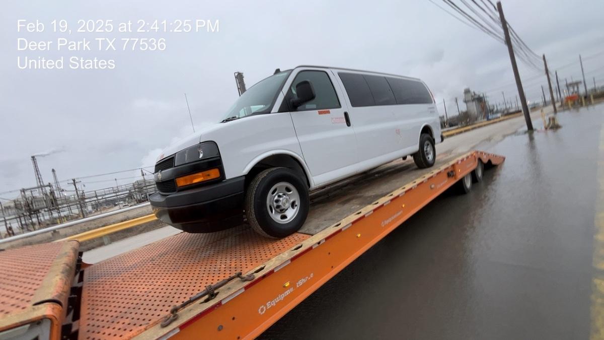 2023 CHEVROLET Express Van - Rental