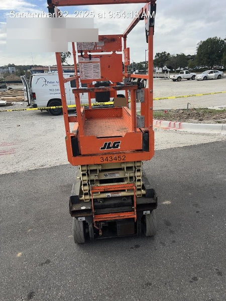 2023 JLG ES1932