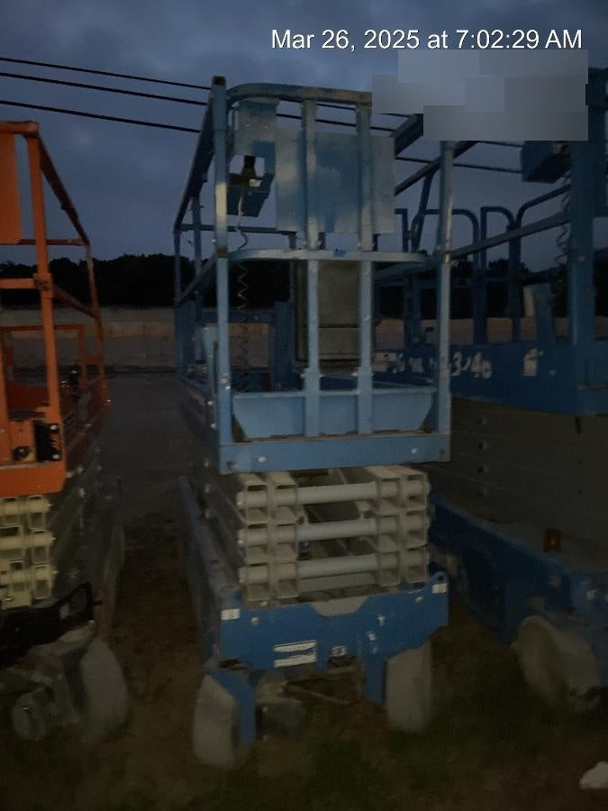 2019 Genie GS-2632 Folding rails with half height swing gate