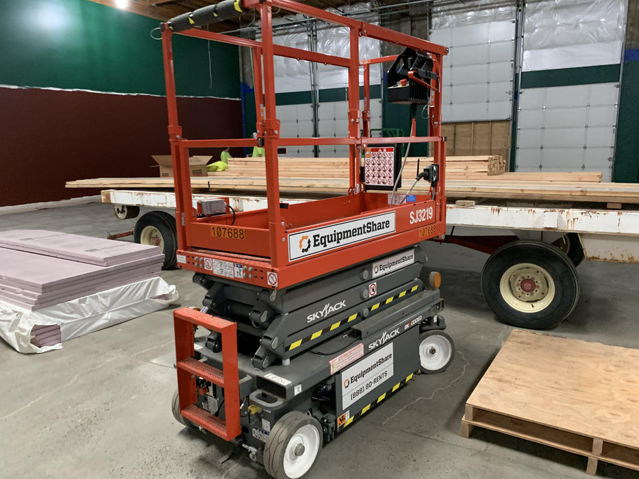 2020 Skyjack SJIII-3219 Solid NM Tires, Half height spring hinged entry gate, Dual Beacons, 800W Inverter