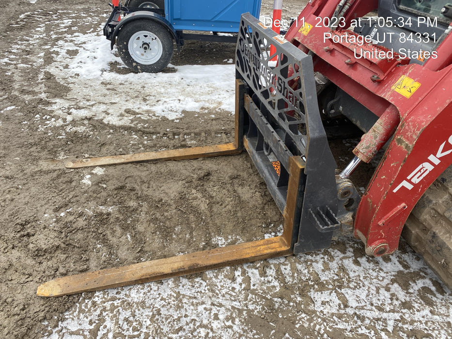 2021 TAKEUCHI 48" Pallet Forks - Takeuchi