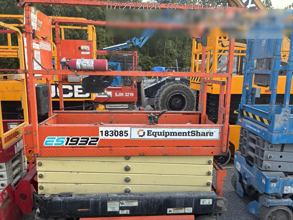 2021 JLG ES1932