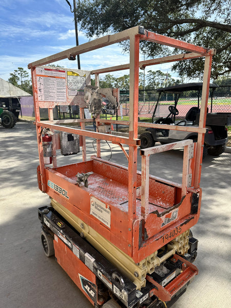 2021 JLG ES1330L