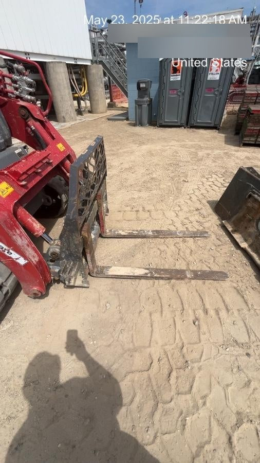 2021 PALADIN 48" Pallet Forks - Paladin